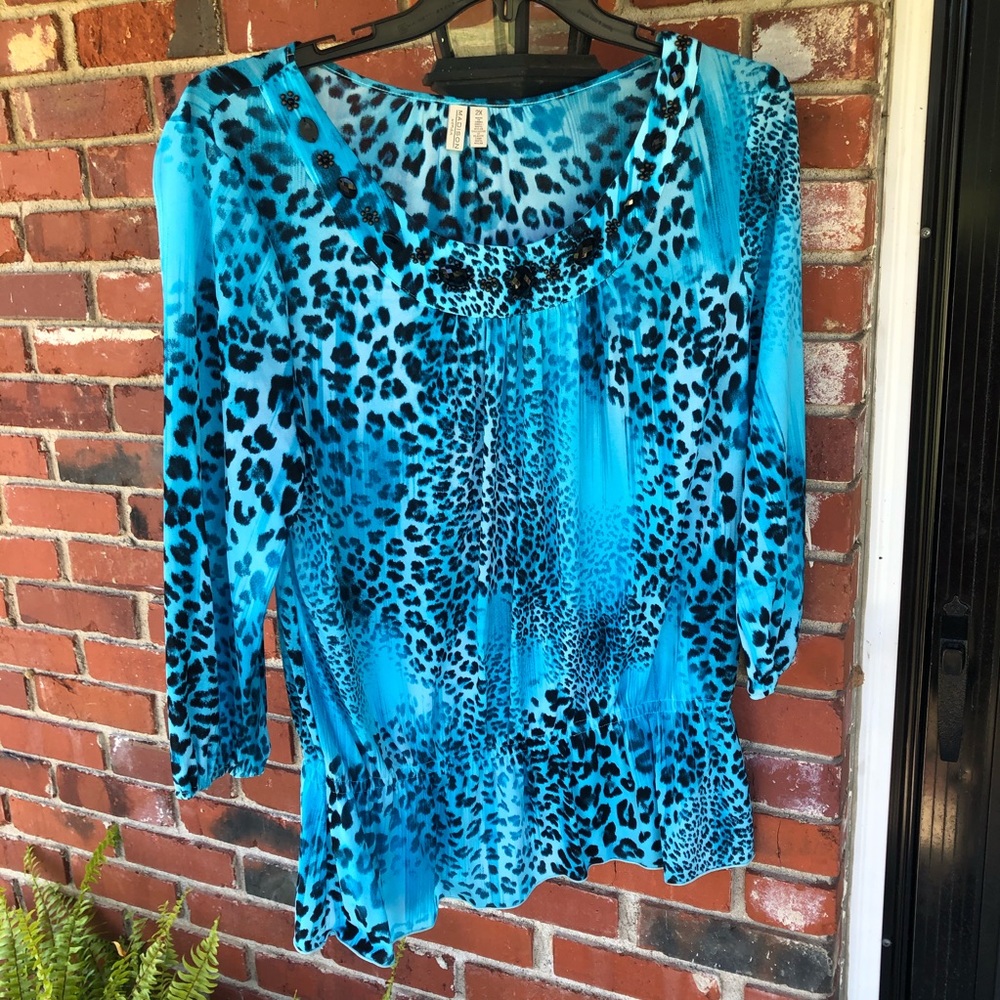 Women’s curvy size blouse